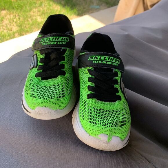 Take 50% OFF- Skechers Green and Black Sneakers Athletic Comfort, Size-13 - Picture 3 of 8